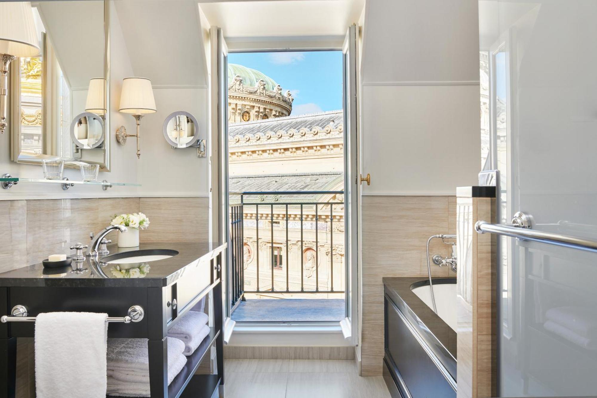 Chambre Lit King-Size Premium avec Balcon - Vue sur Opéra